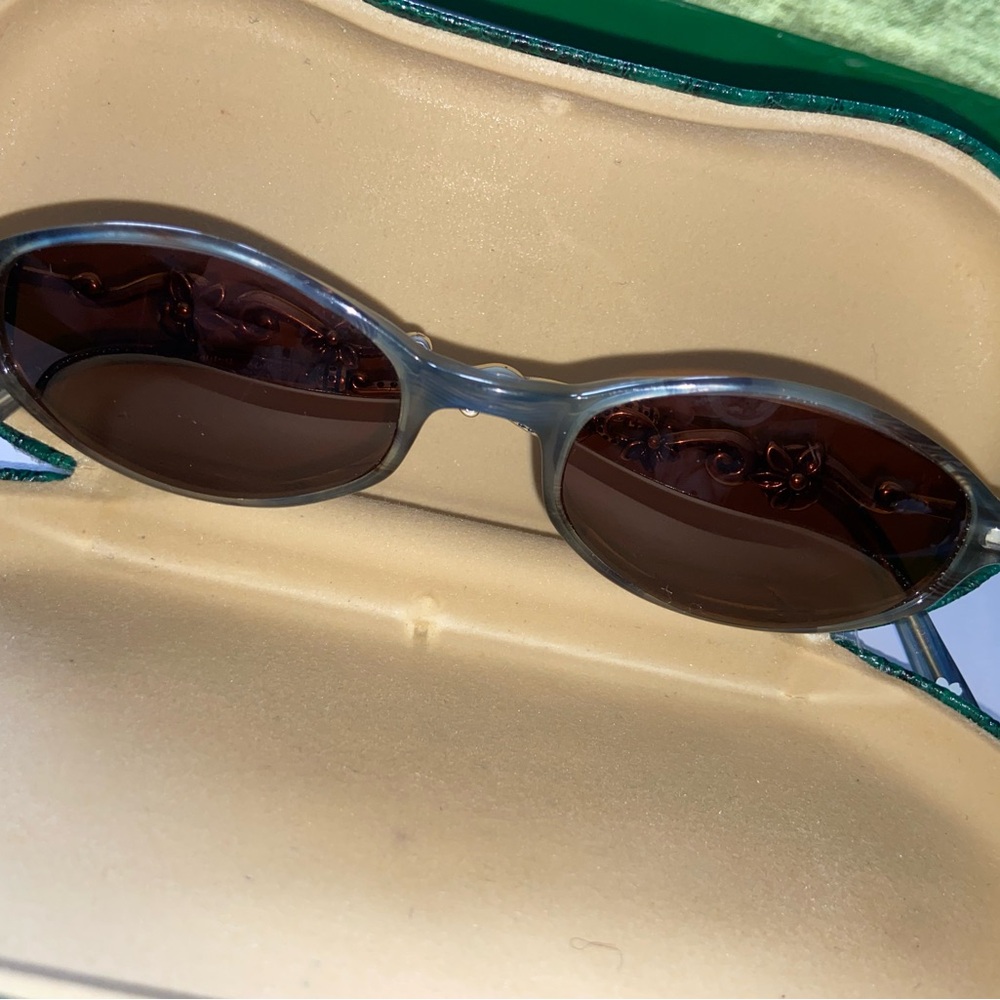 Chic Retro Oval Shaped 90’s Sunglasses w/Green Alligator Case, Very Minor Wear🎄 - Picture 5 of 16